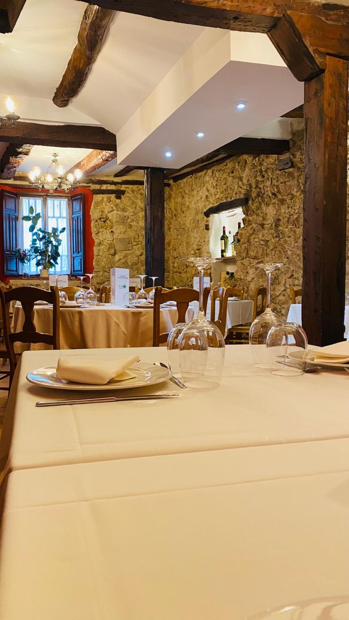Hotel Restaurante Agapio De Tresnino Quintanilla de Onésimo Exterior foto